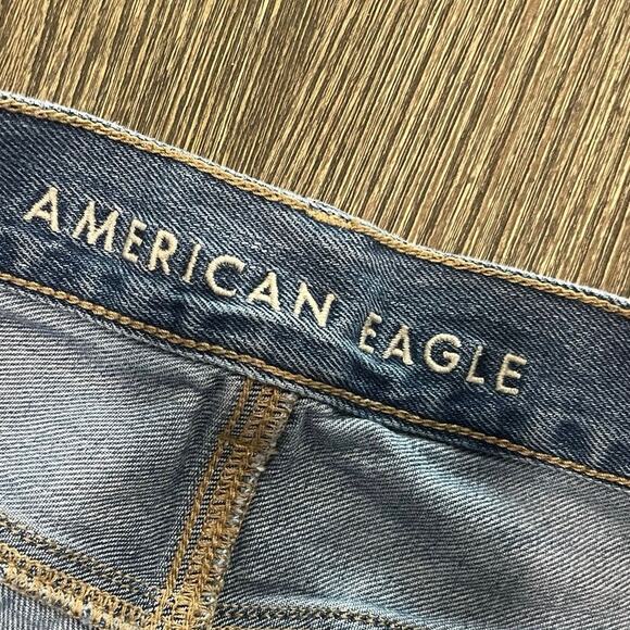 American Eagle Mom Jeans High Rise Distressed Denim Medium Wash Blue Size 6 - Picture 7 of 12